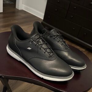 Skechers Slip-ins. Men's Black Leather Sneakers GO GOLF Prestige Waterproof.